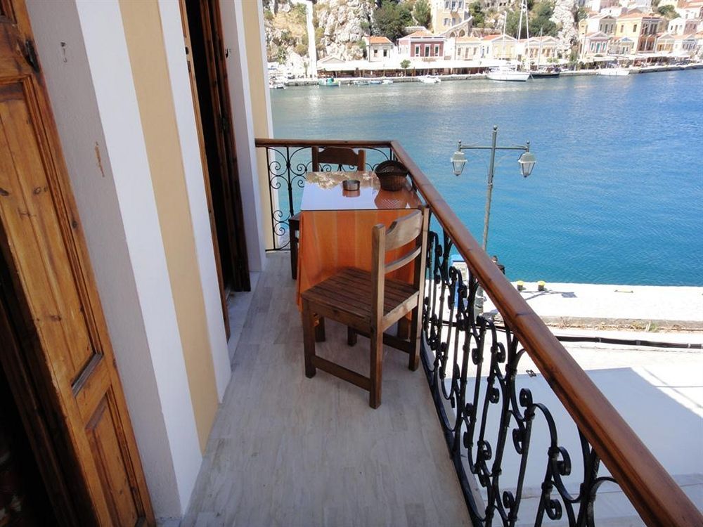 Captain'S Suites Symi Exteriör bild